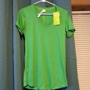 NEW Small green under Armour semi-fitted tee